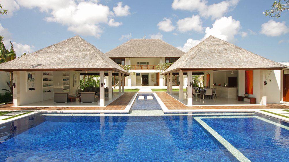 Villa Asante - The villa and pool